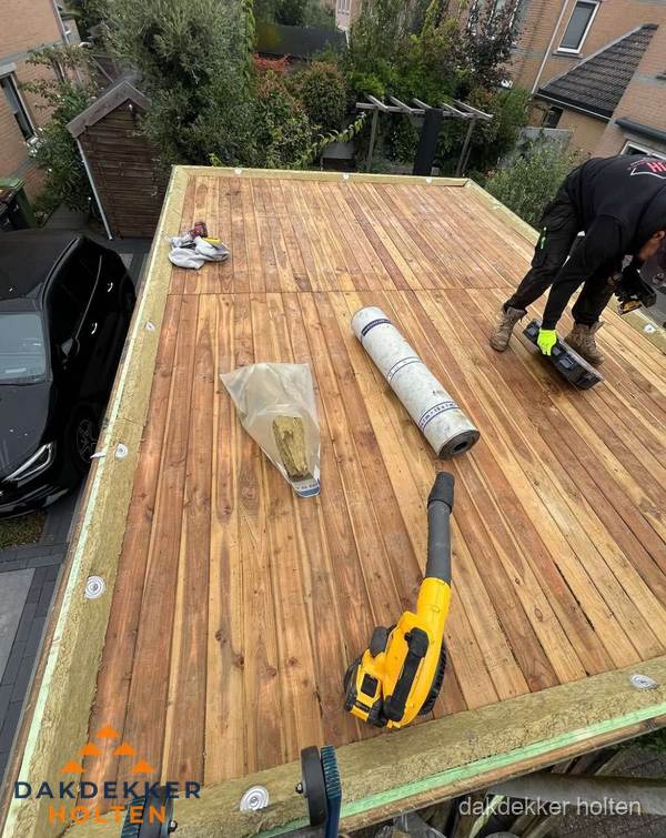 Dakbedekking schuur met bitumen in Holten