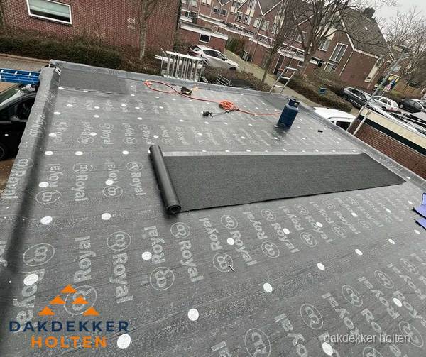 Dakrenovatie plat dak met bitumen dakbedekking in Holten Dakrenovatie plat dak met bitumen dakbedekking in Holten