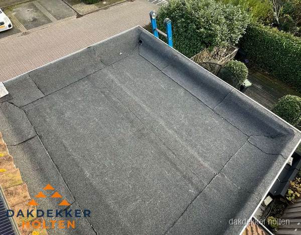 Gerenoveerd plat dak met nieuwe bitumen dakbedekking in Holten Gerenoveerd plat dak met nieuwe bitumen dakbedekking in Holten