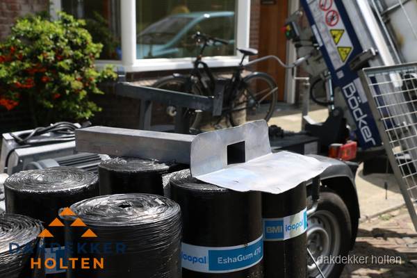 Dakbedekkingsmateriaal en dakgoot onderdelen in Holten