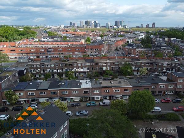 Luchtfoto van daken in woonwijk Holten