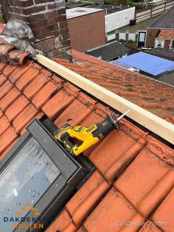 Kosten dak vervangen: werkzaamheden aan pannendak in Holten Kosten dak vervangen: werkzaamheden aan pannendak in Holten